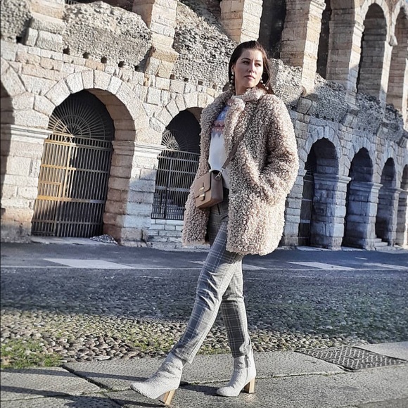 BLOGGERS FAVORITE ZARA Faux Fur Teddy Coat - Picture 6 of 8